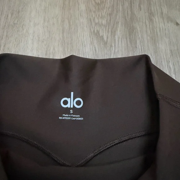 ALO 5” Airlift Energy Short - Brown (Espresso) excellent condition - Picture 2 of 5